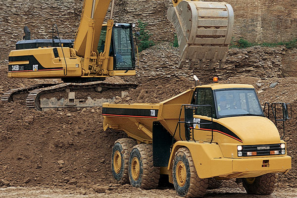 Cat Excavator Loading Cat Articulated Truck with Dirt