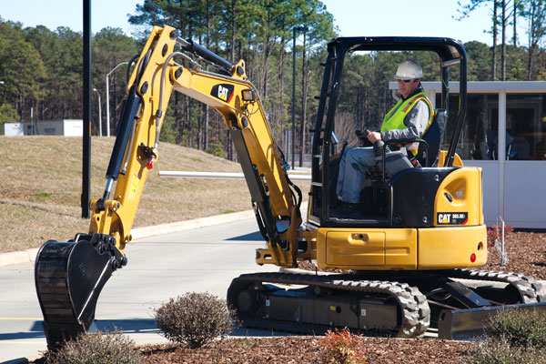 303.5 Cat Mini Excavator Working