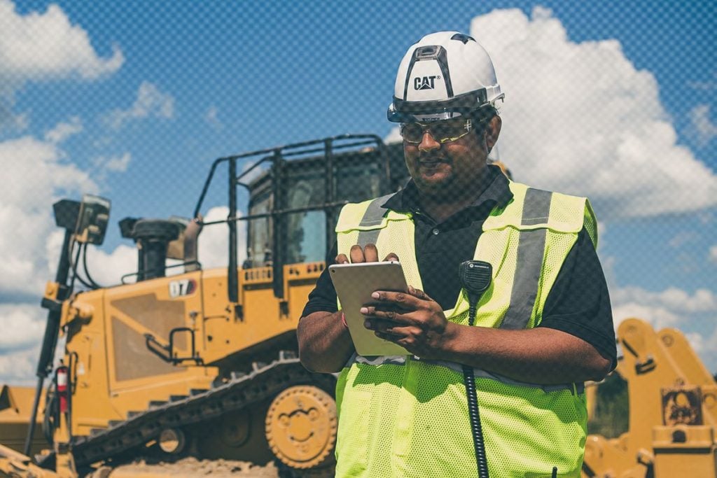 Construction-Worker-on-Tablet-with-Machine